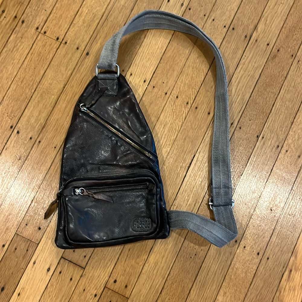 Bedstu leather crossbody